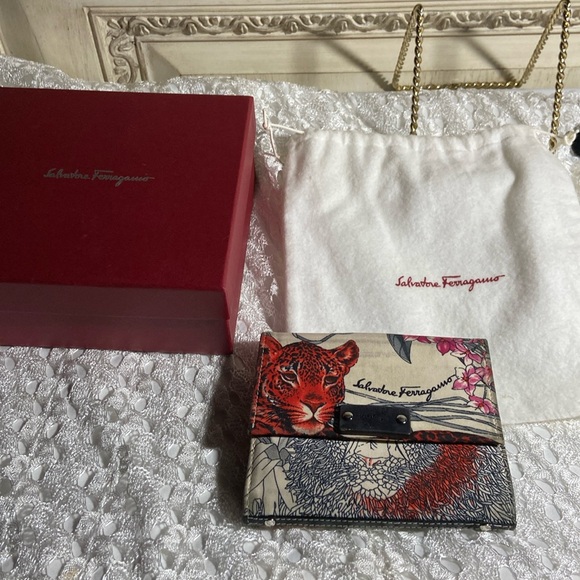 Salvatore Ferragamo Lioness Wallet - Picture 3 of 17